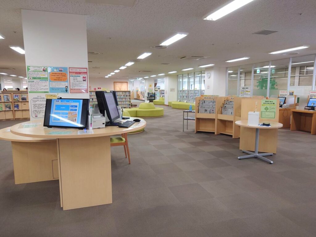 図書室内観